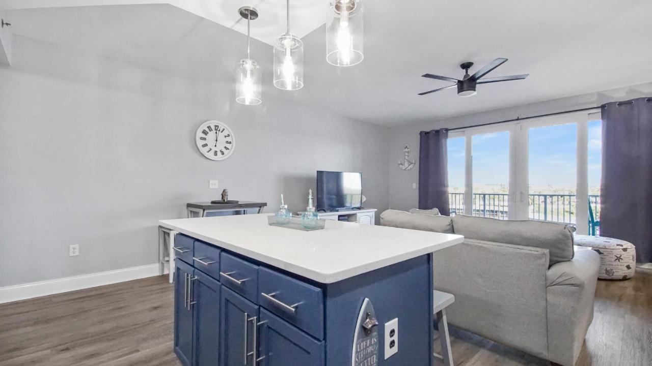 Deep Blue At Laketown Wharf #214 By Nautical Holiday home